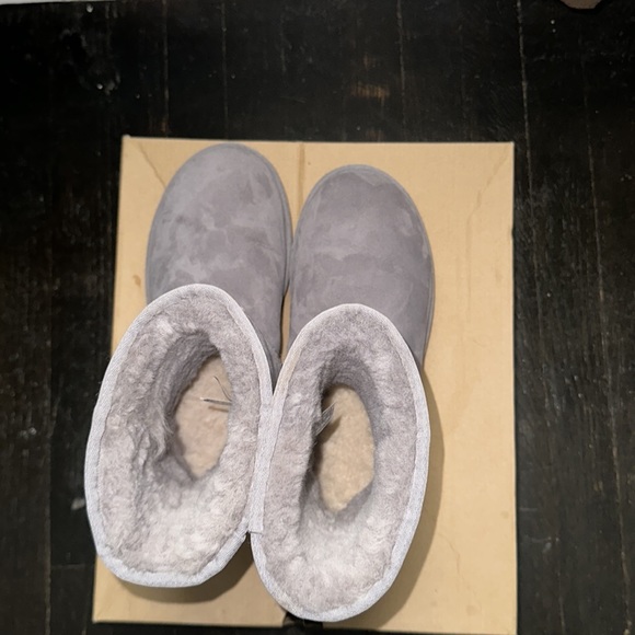 Like new EUC WOMENS UGG CLASSIC II size 9 - Picture 5 of 7